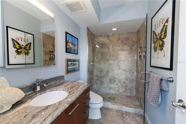 $2,950 | 1350 Main Street, Unit 200, Sarasota, FL 34236