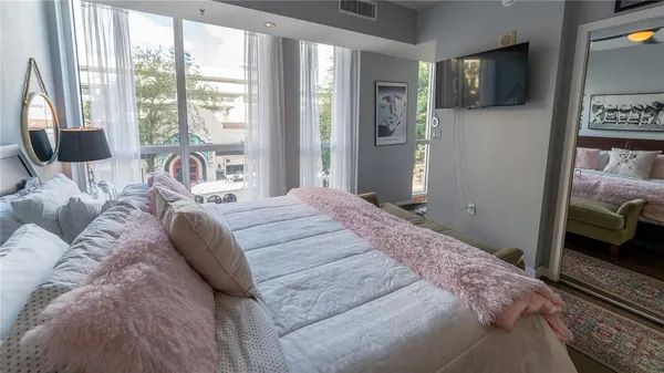 $2,950 | 1350 Main Street, Unit 200, Sarasota, FL 34236