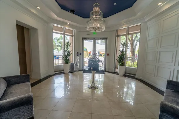 $2,950 | 1350 Main Street, Unit 200, Sarasota, FL 34236
