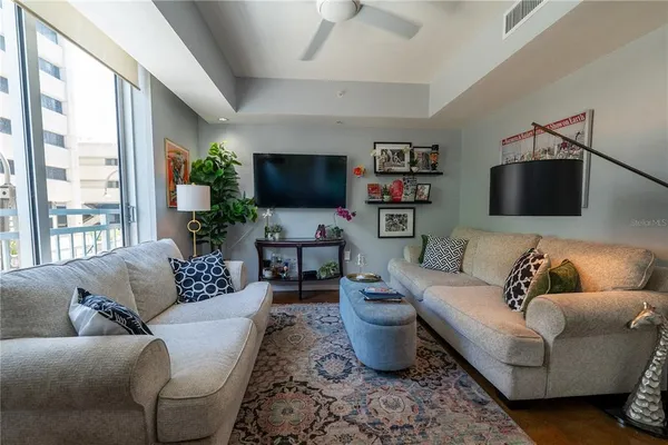 $2,950 | 1350 Main Street, Unit 200, Sarasota, FL 34236