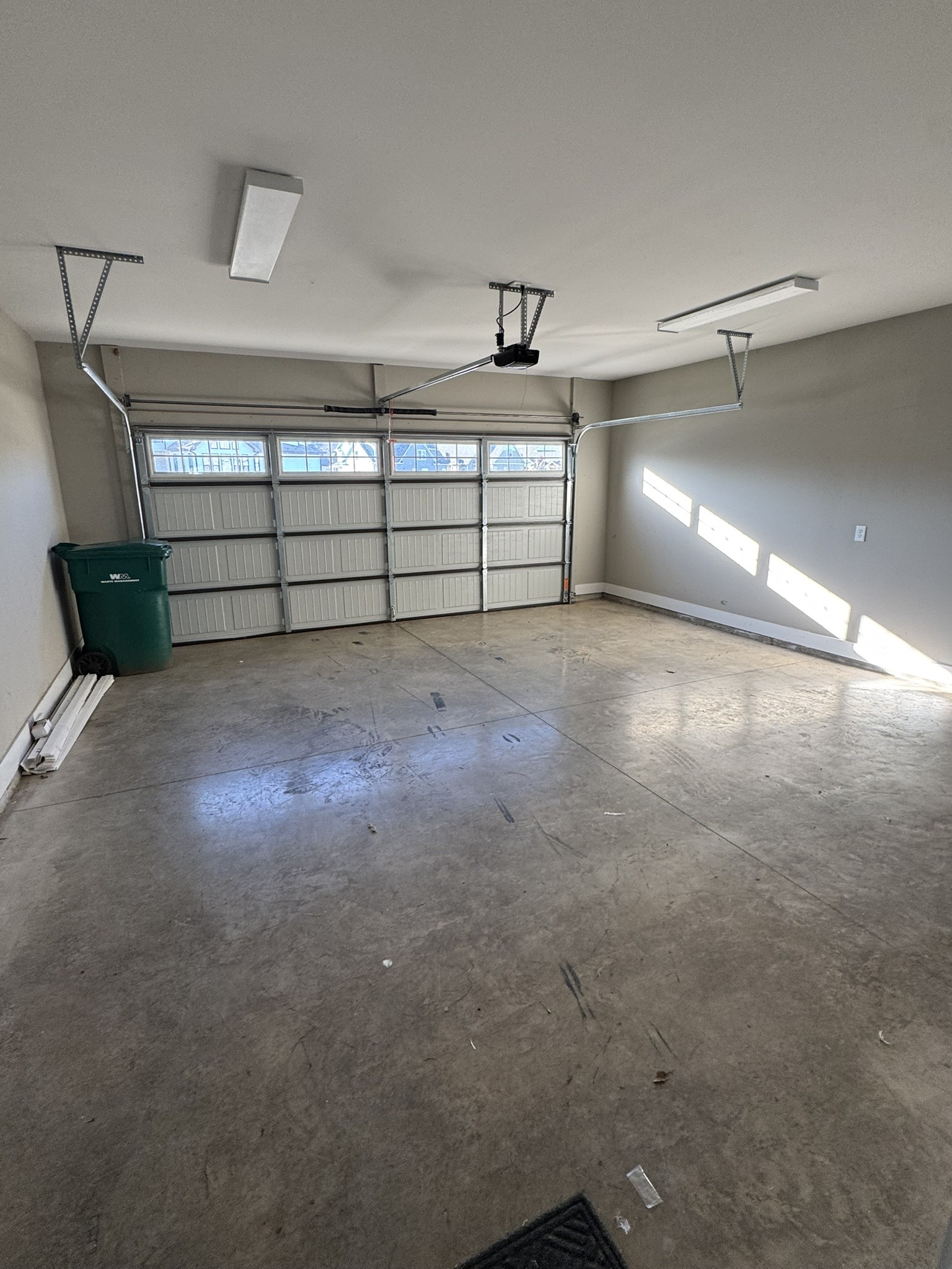148 ANDERTON Drive Winchester, TN 37398 - Photo 16 of 16 a view of a garage