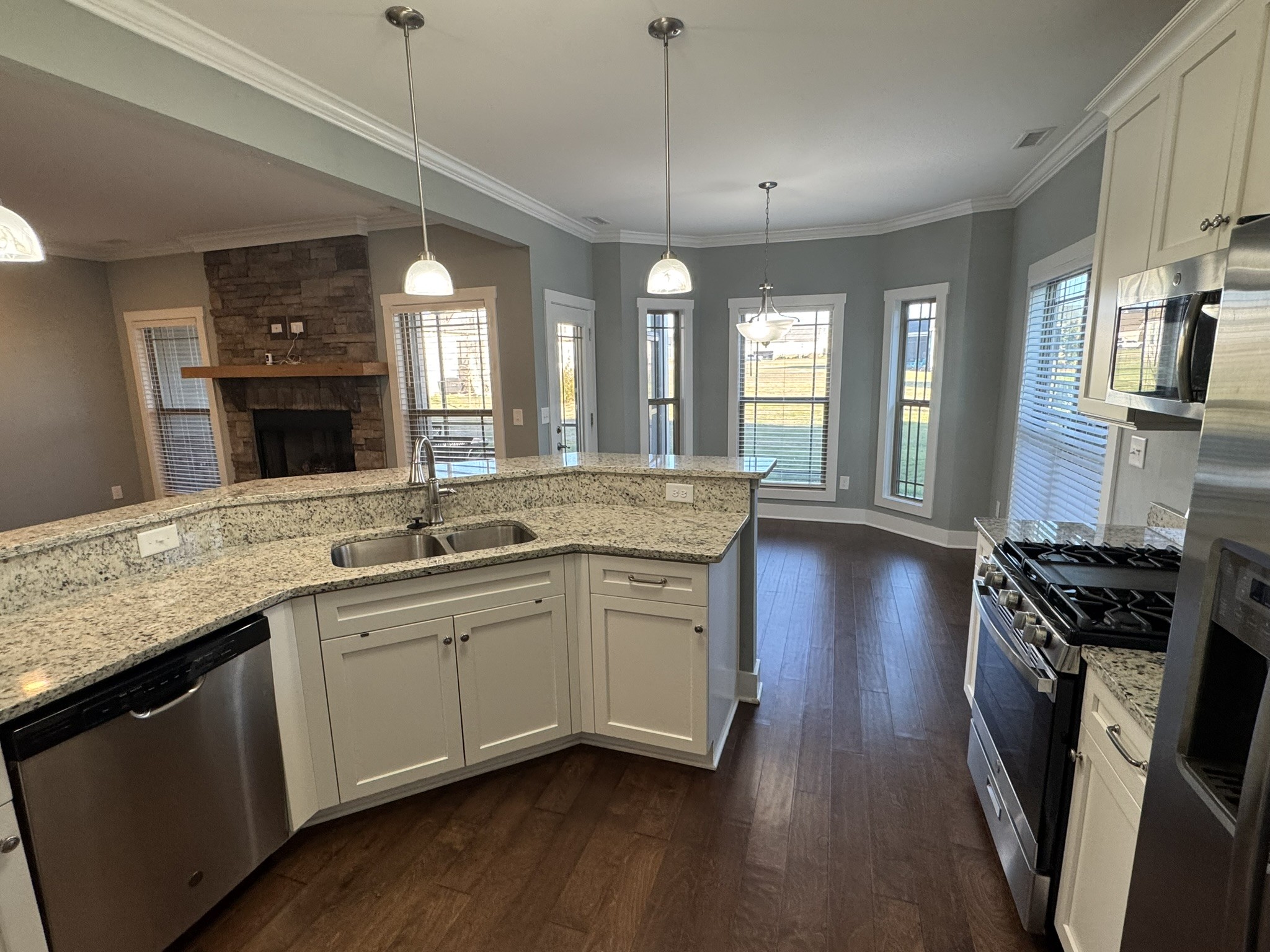 148 ANDERTON Drive Winchester, TN 37398 - Photo 5 of 16 a large kitchen with a sink and wooden floor