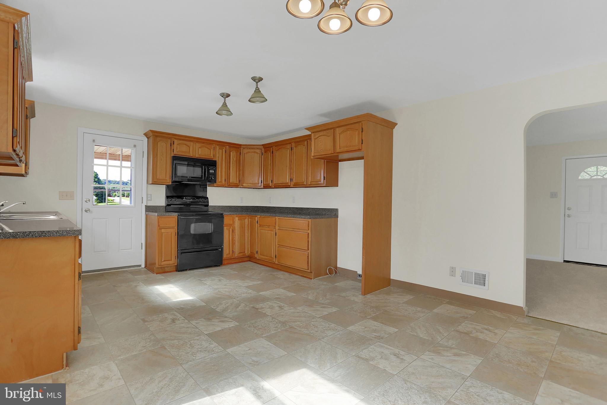 2465 Springwood Road York, PA 17402 - Photo 5 of 25 Gallery Image 5