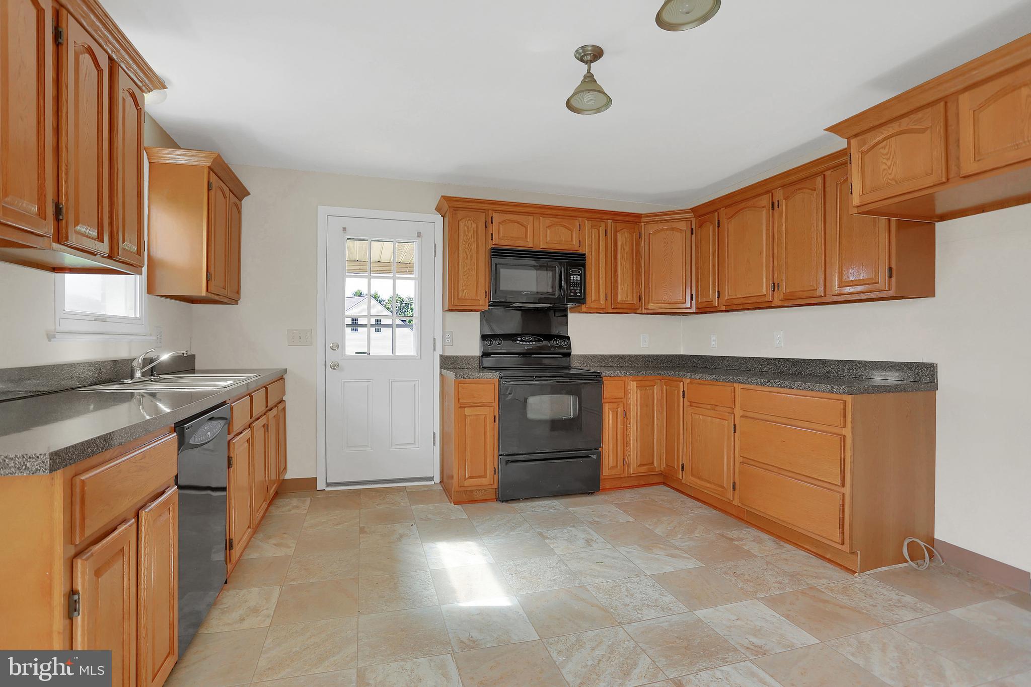 2465 Springwood Road York, PA 17402 - Photo 6 of 25 Gallery Image 6