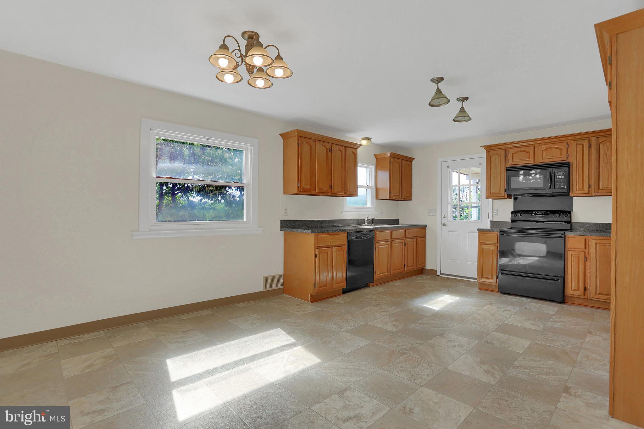 2465 Springwood Road York, PA 17402 - Photo 7 of 25 Gallery Image 7