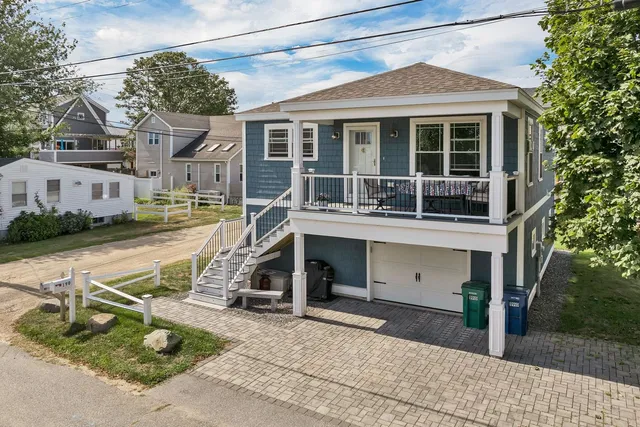 $899,900 | 190 Island Path, Hampton, NH 03842