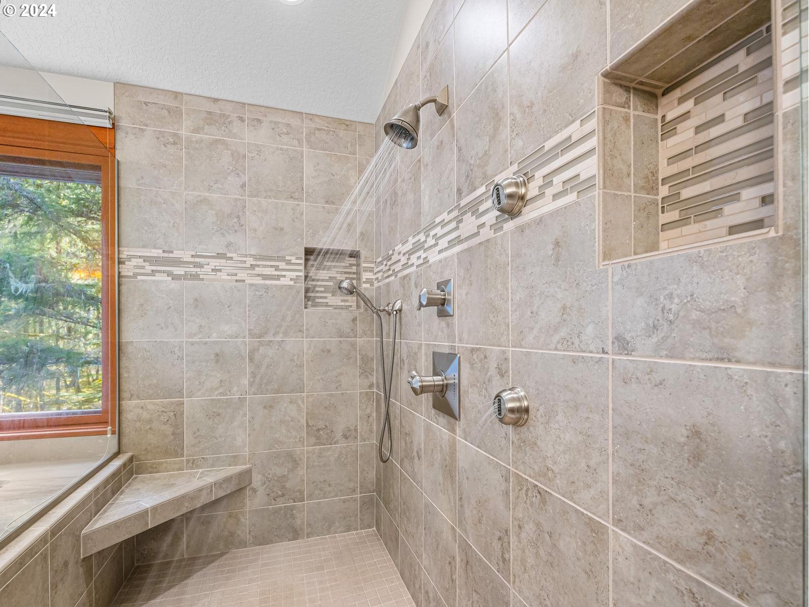 20803 East Glacier View Road Rhododendron, OR 97049 - Photo 30 of 48 a bathroom with a shower