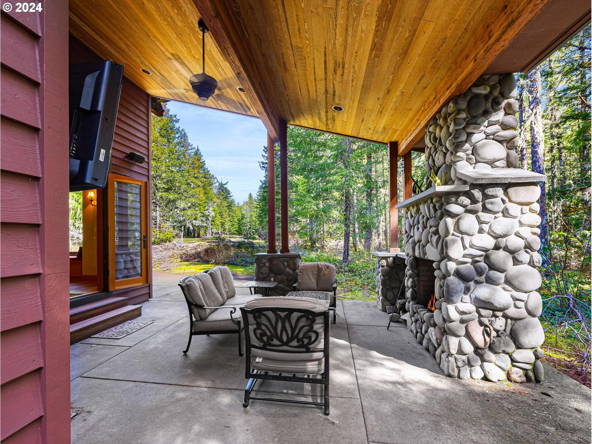 20803 East Glacier View Road Rhododendron, OR 97049 - Photo 33 of 48 a patio view with patio