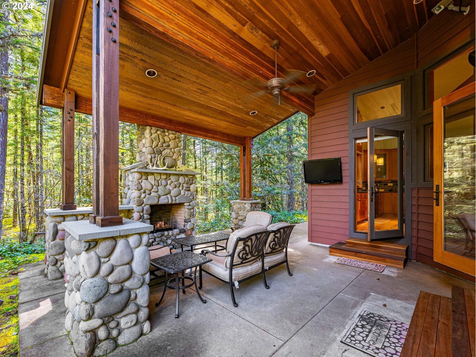 20803 East Glacier View Road Rhododendron, OR 97049 - Photo 34 of 48 a view of a patio with a table and chairs