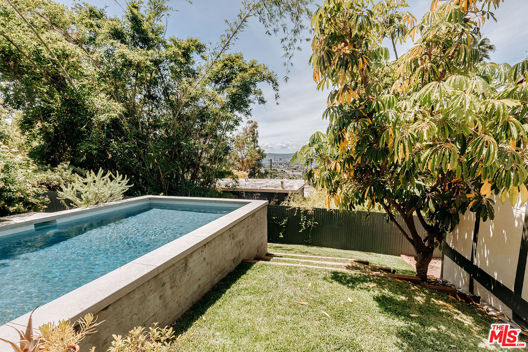 1341 Edgecliffe Drive Los Angeles, CA 90026 - Photo 41 of 51 a view of a yard with wooden fence