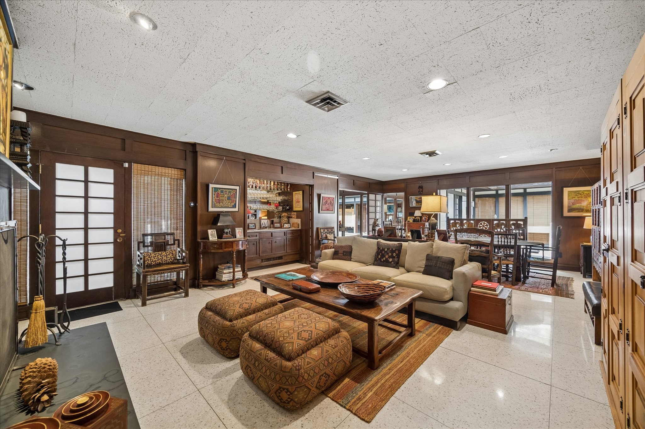 814 Wild Valley Road Houston, TX 77057 - Photo 6 of 29 Living Room Area