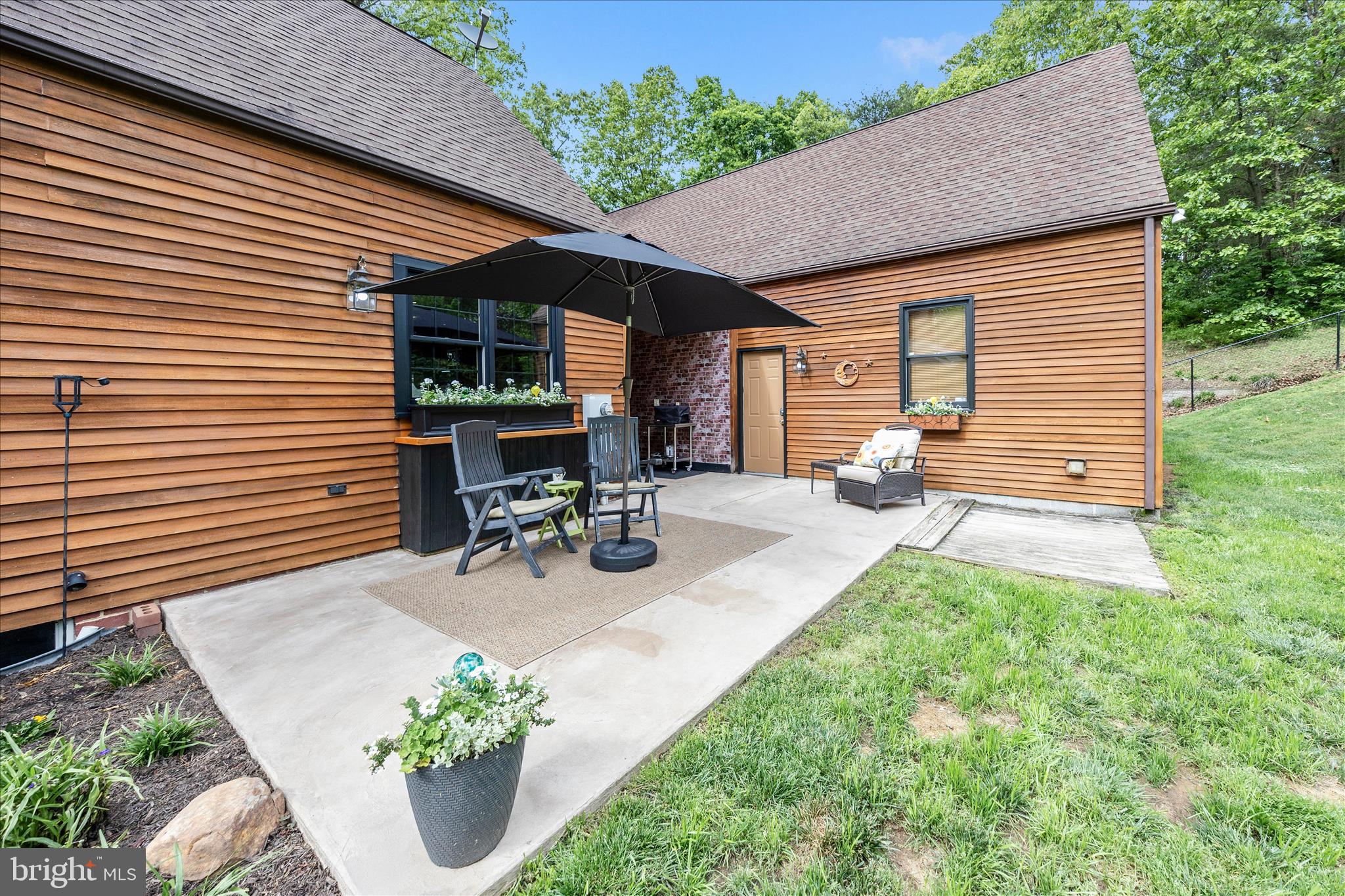 15810 Spade Road Hagerstown, MD 21740 - Photo 67 of 76 a view of a patio with table and chairs and potted plants