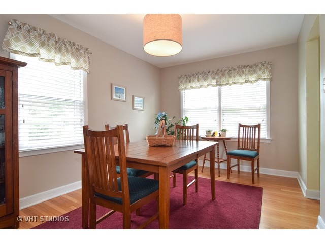 714 Spring Road Elmhurst, IL 60126 - Photo 5 of 15