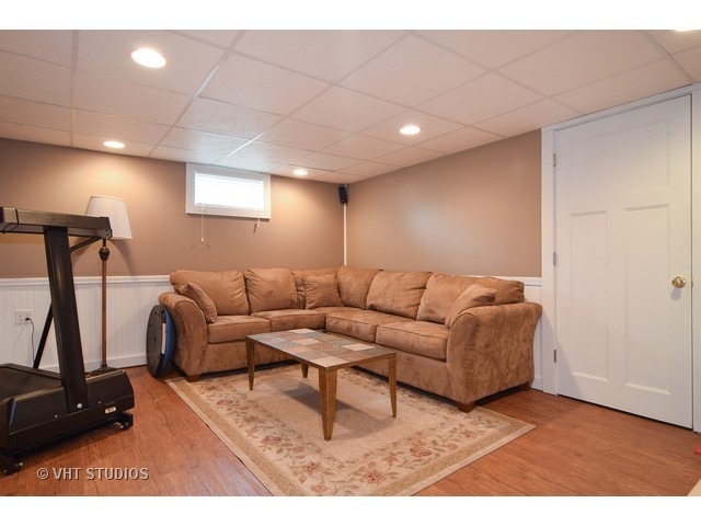 714 Spring Road Elmhurst, IL 60126 - Photo 8 of 15