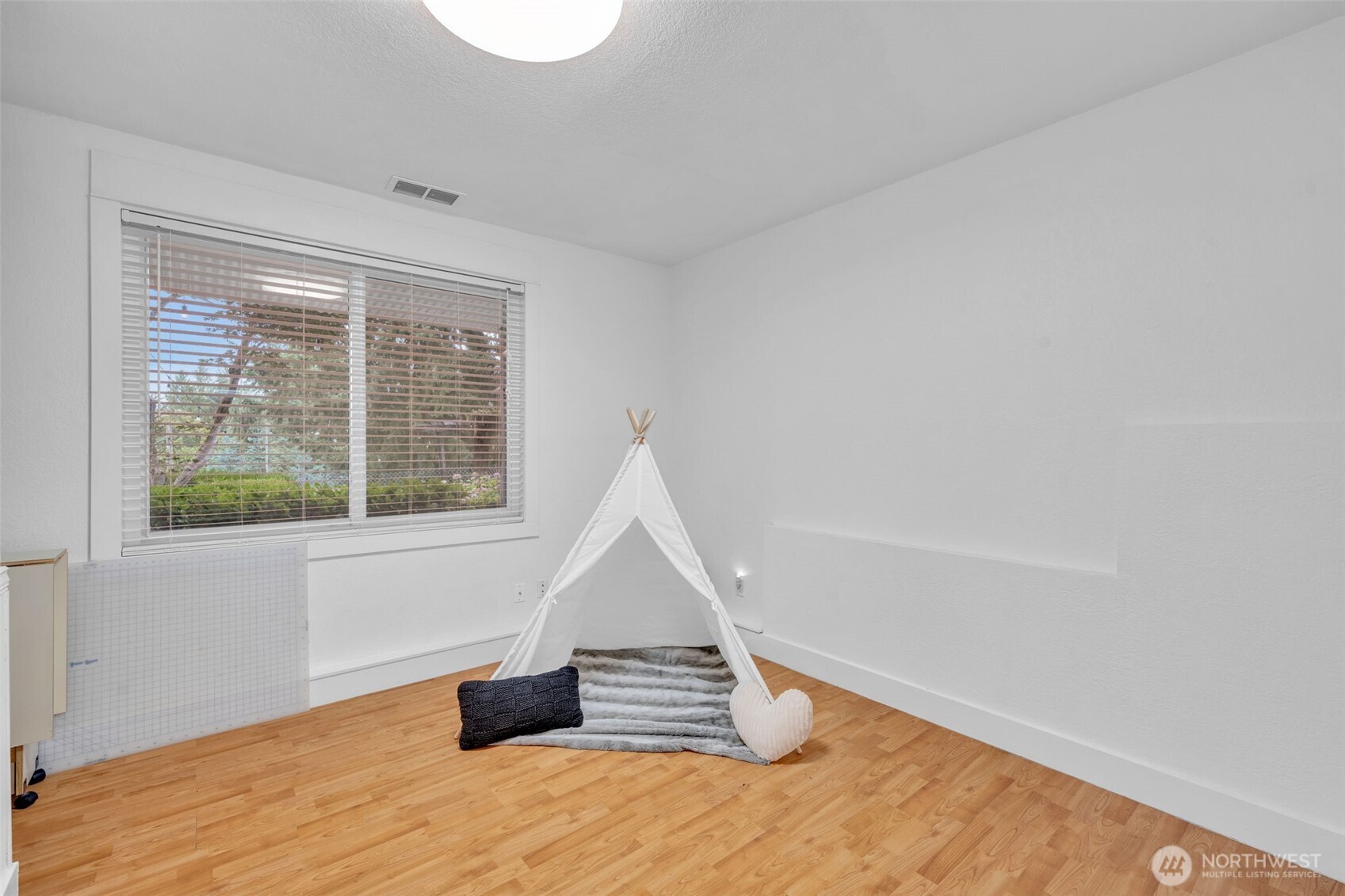 211 East Jonathan Road Bothell, WA 98012 - Photo 31 of 40