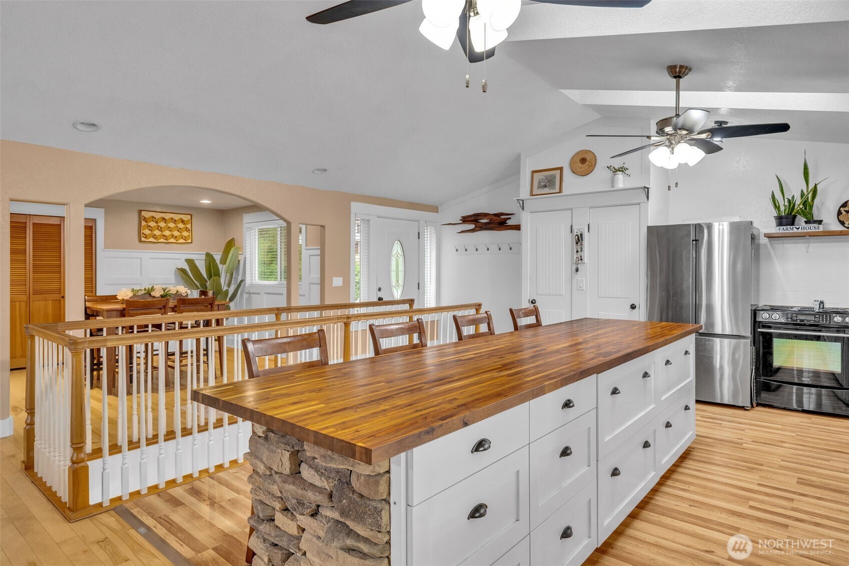 211 East Jonathan Road Bothell, WA 98012 - Photo 4 of 40