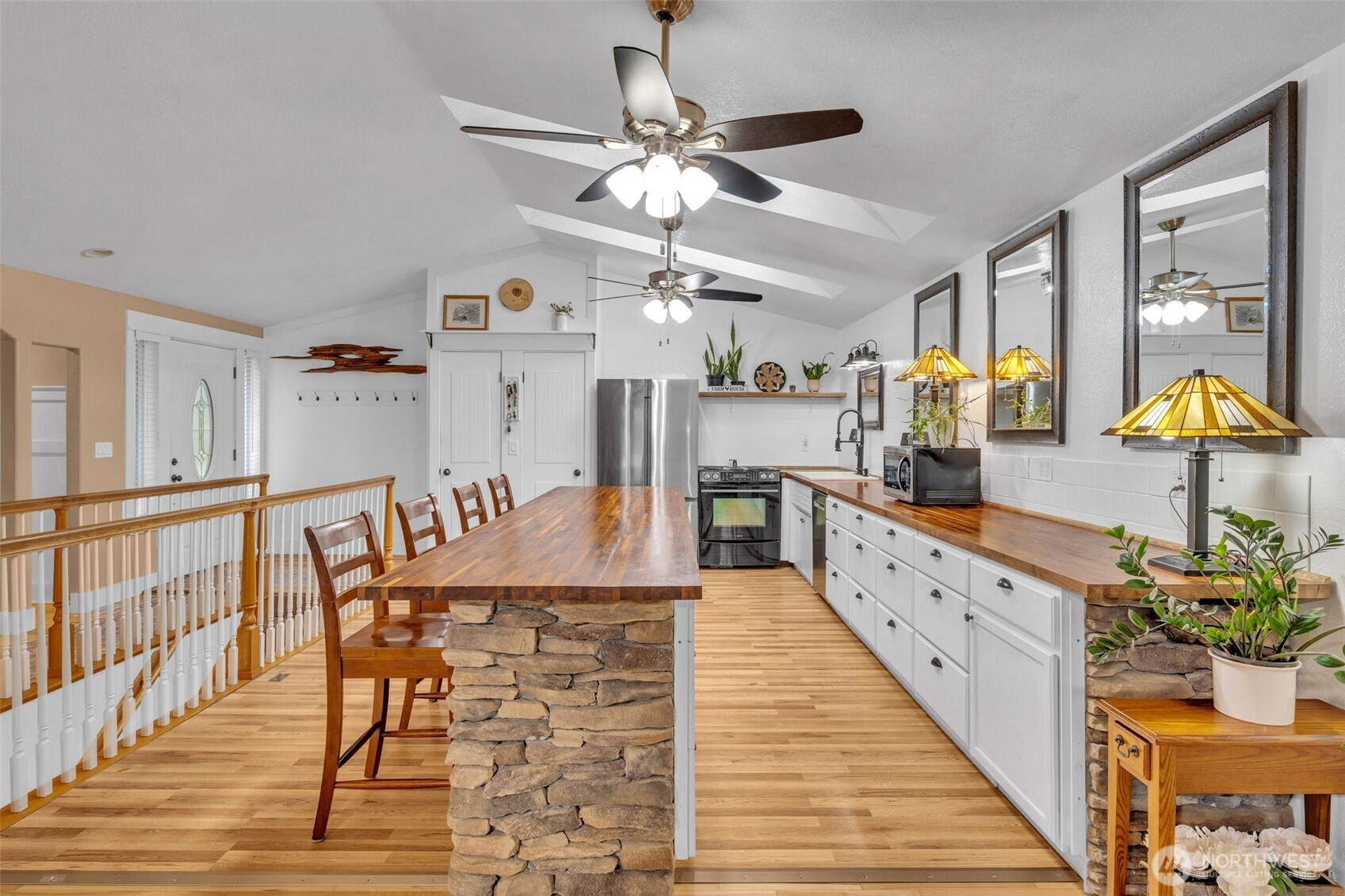 211 East Jonathan Road Bothell, WA 98012 - Photo 5 of 40