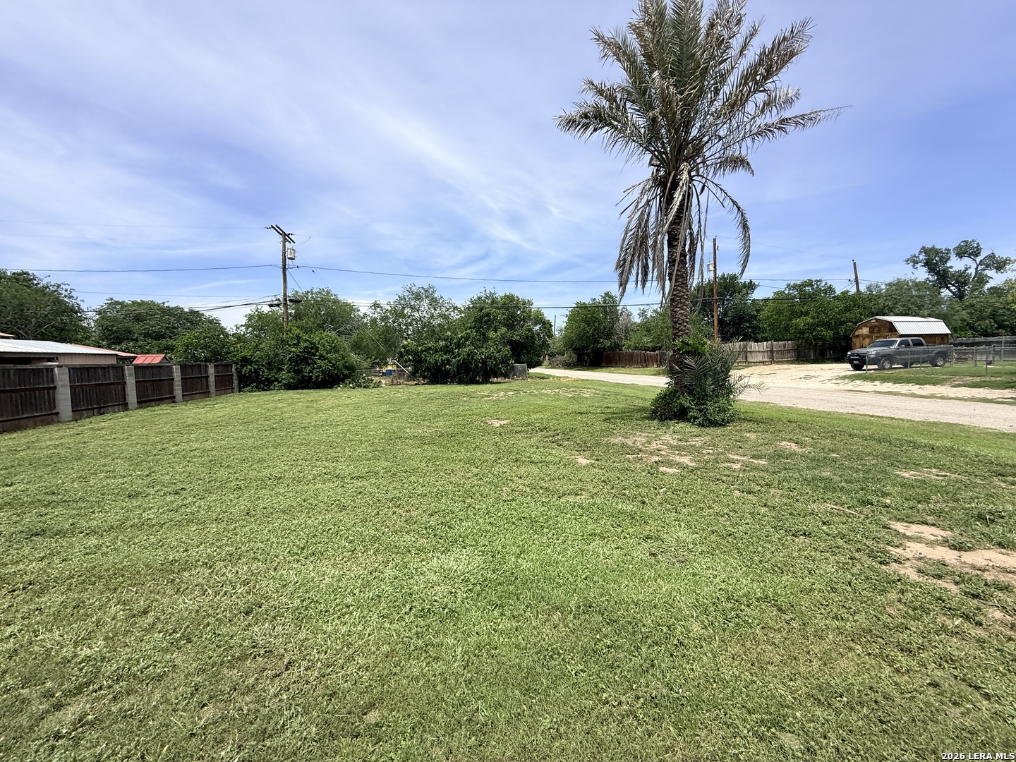 600 Crouch Avenue Devine, TX 78016 - Photo 1 of 8