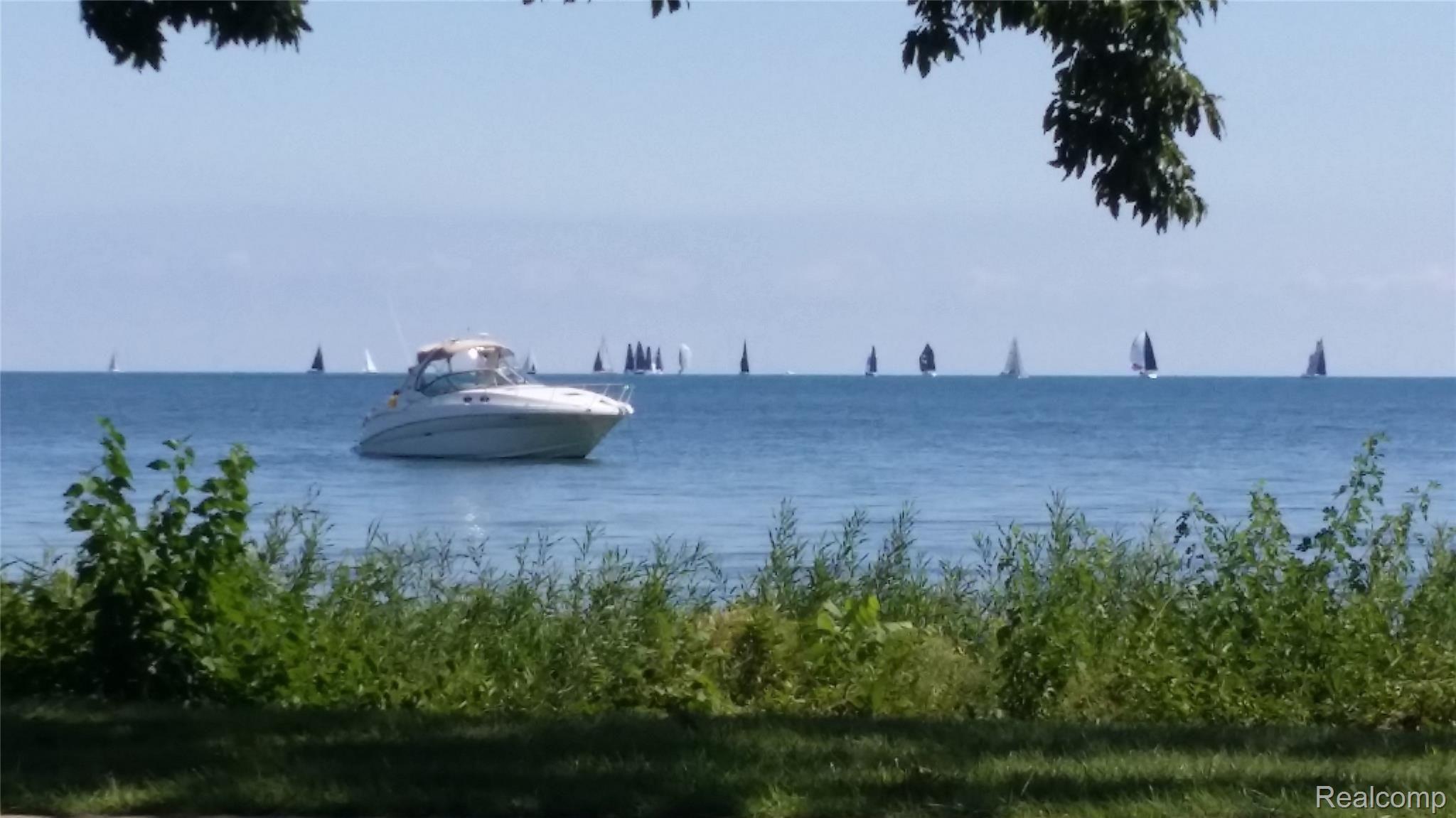 338 Ridge Road Grosse Pointe, MI 48236 - Photo 48 of 54 20190907_133925.jpg