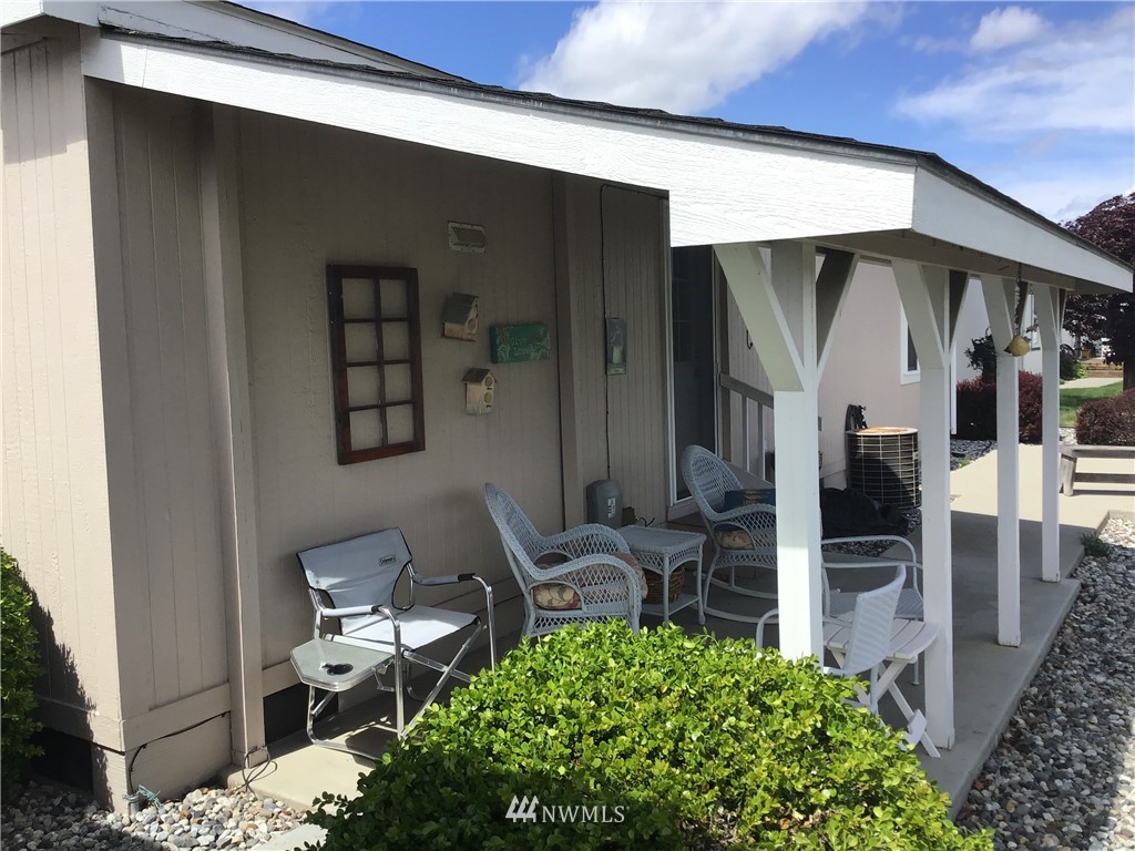 911 Meadow Ridge Drive, Unit 32 Wenatchee, WA 98801 - Photo 2 of 18 Gallery Image 2