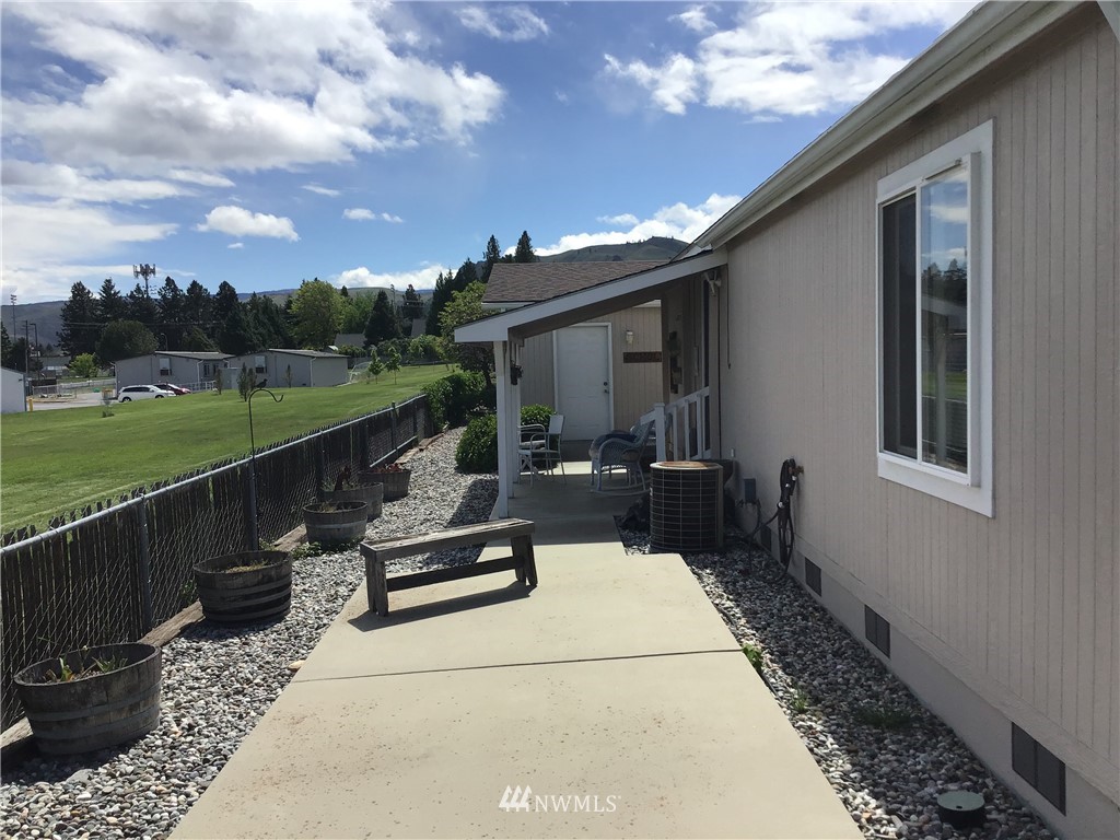 911 Meadow Ridge Drive, Unit 32 Wenatchee, WA 98801 - Photo 3 of 18 Gallery Image 3