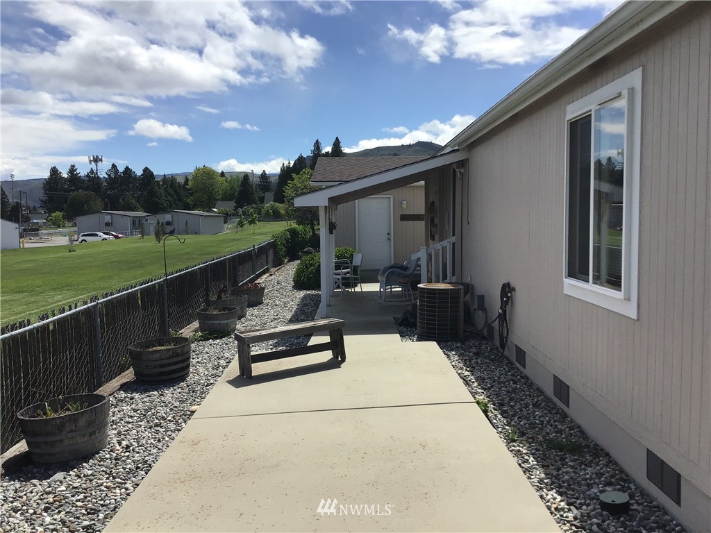 911 Meadow Ridge Drive, Unit 32 Wenatchee, WA 98801 - Photo 4 of 18 Gallery Image 4