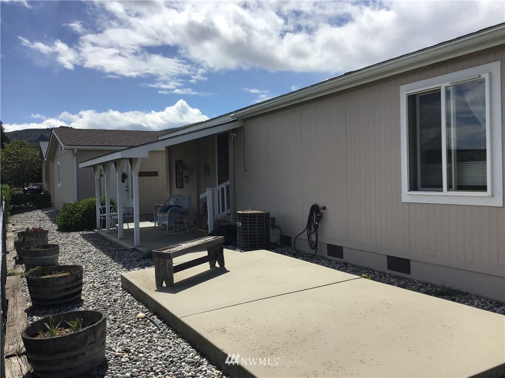 911 Meadow Ridge Drive, Unit 32 Wenatchee, WA 98801 - Photo 5 of 18 Gallery Image 5