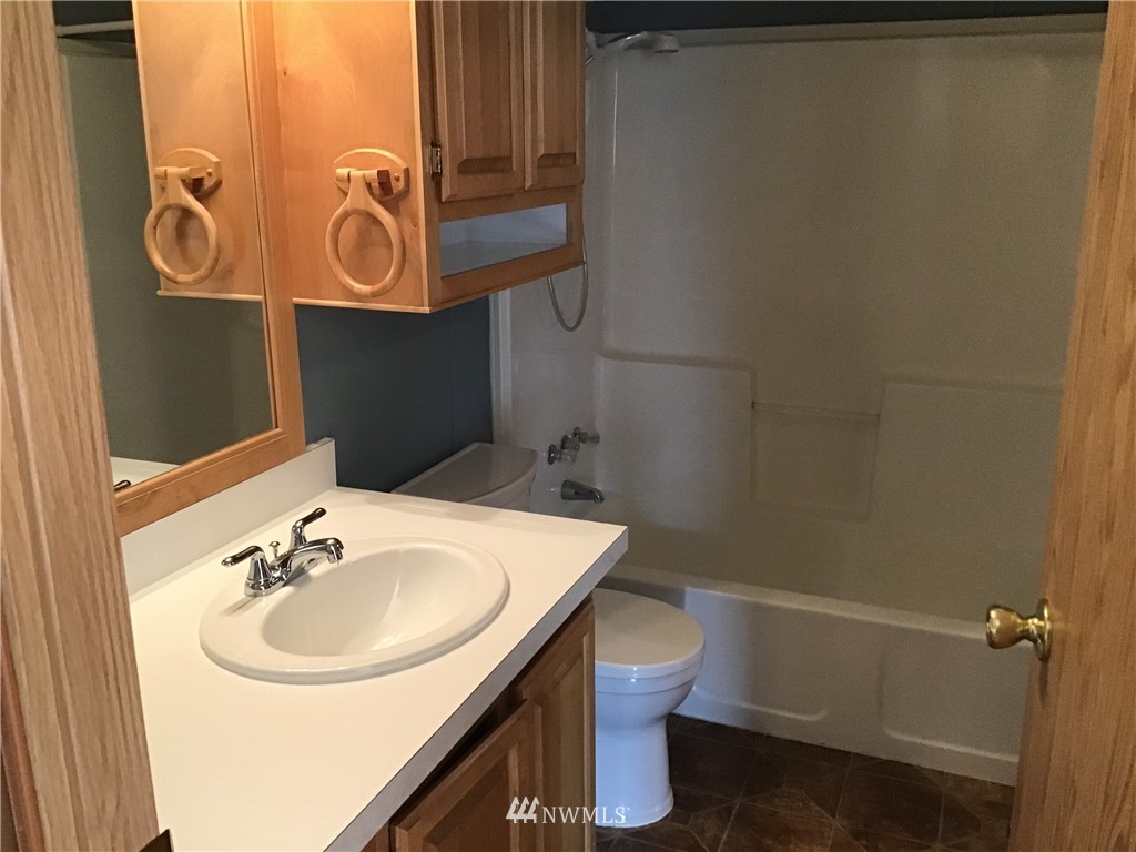 911 Meadow Ridge Drive, Unit 32 Wenatchee, WA 98801 - Photo 8 of 18 Gallery Image 8
