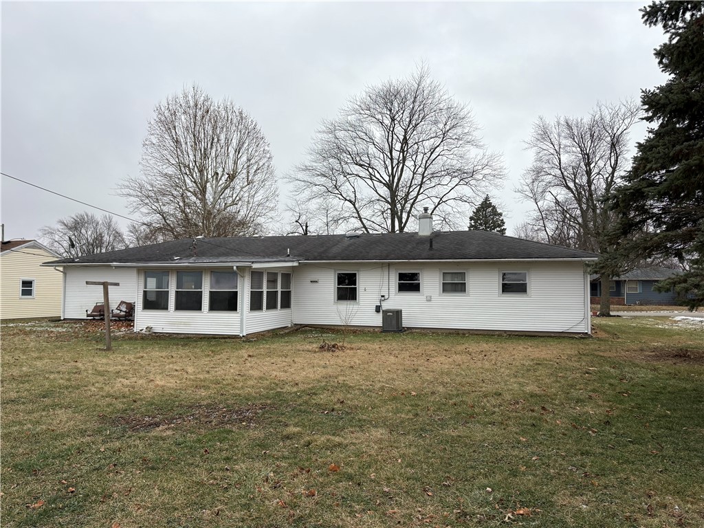 914 Sprague Road Hoopeston, IL 60942 - Photo 2 of 19