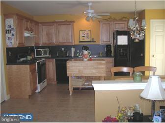 718 Maria Avenue Sinking Spring, PA 19608 - Photo 3 of 6