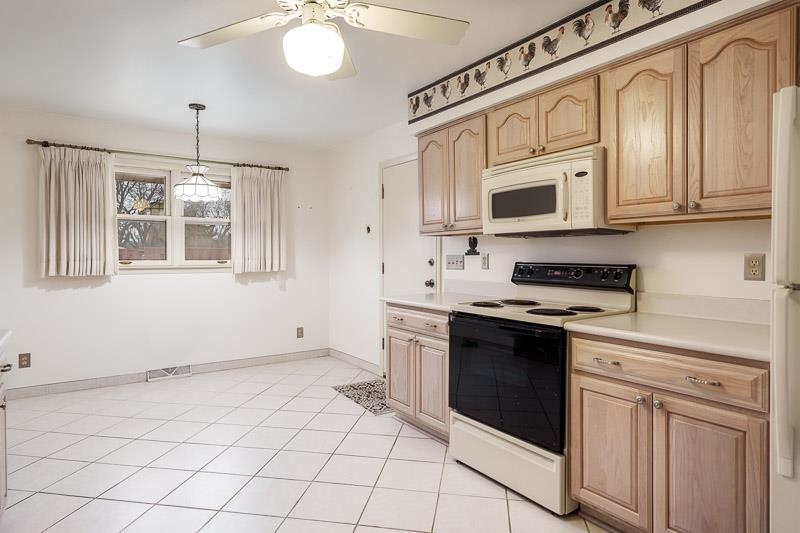 1110 Roxbury Close Rockford, IL 61107 - Photo 9 of 36 a kitchen with stainless steel appliances granite countertop a stove a sink and a microwave