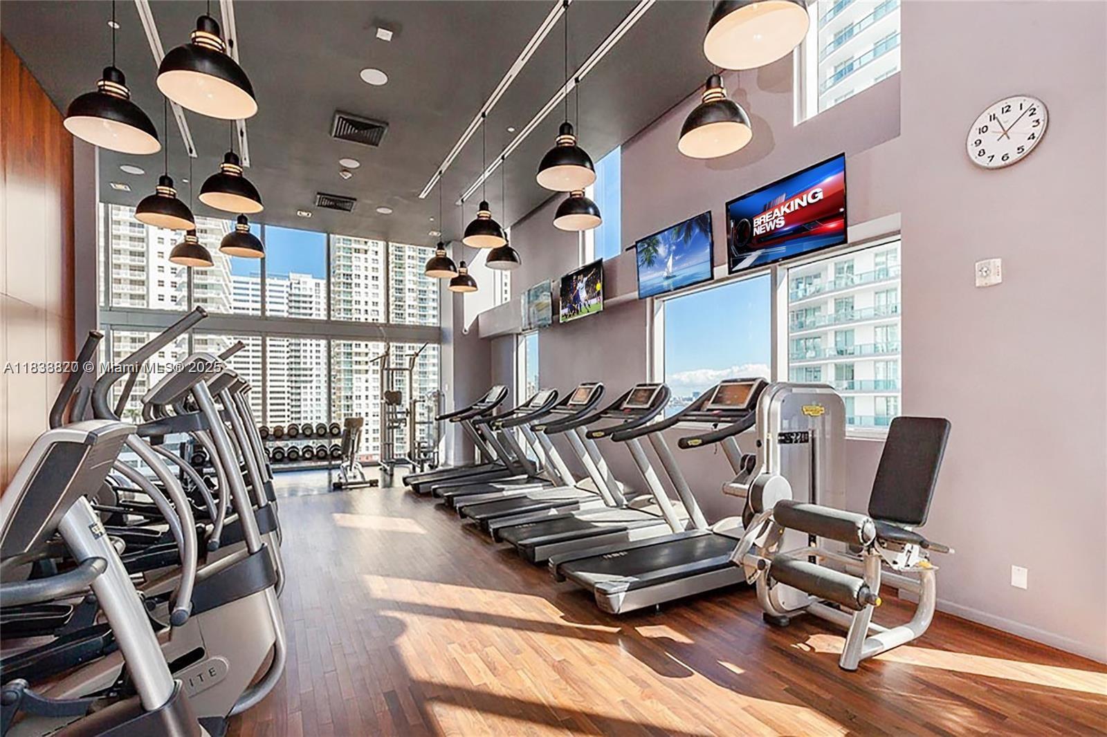 1300 Brickell Bay Drive, Unit 2813 Miami, FL 33131 - Photo 15 of 31