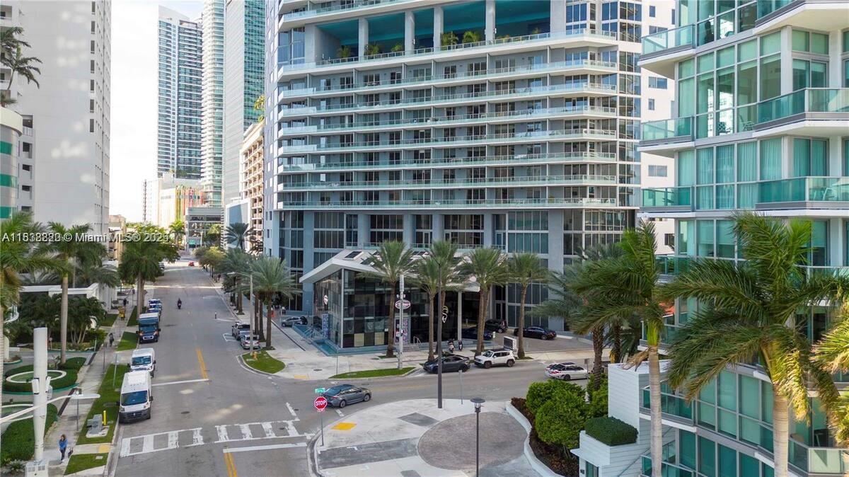1300 Brickell Bay Drive, Unit 2813 Miami, FL 33131 - Photo 19 of 31