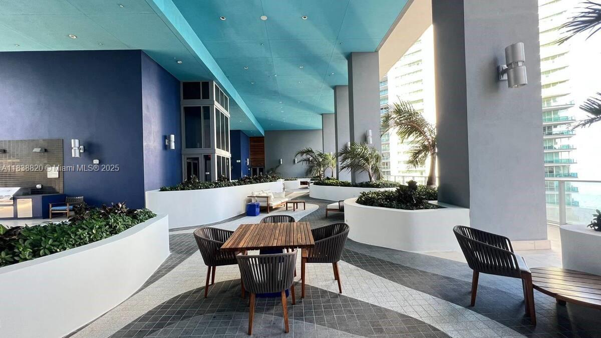 1300 Brickell Bay Drive, Unit 2813 Miami, FL 33131 - Photo 26 of 31