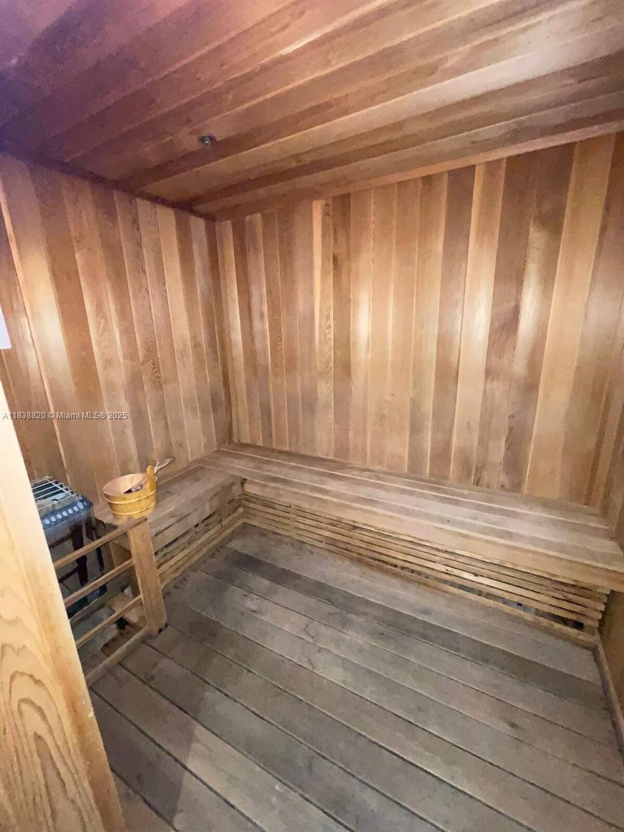 1300 Brickell Bay Drive, Unit 2813 Miami, FL 33131 - Photo 28 of 31