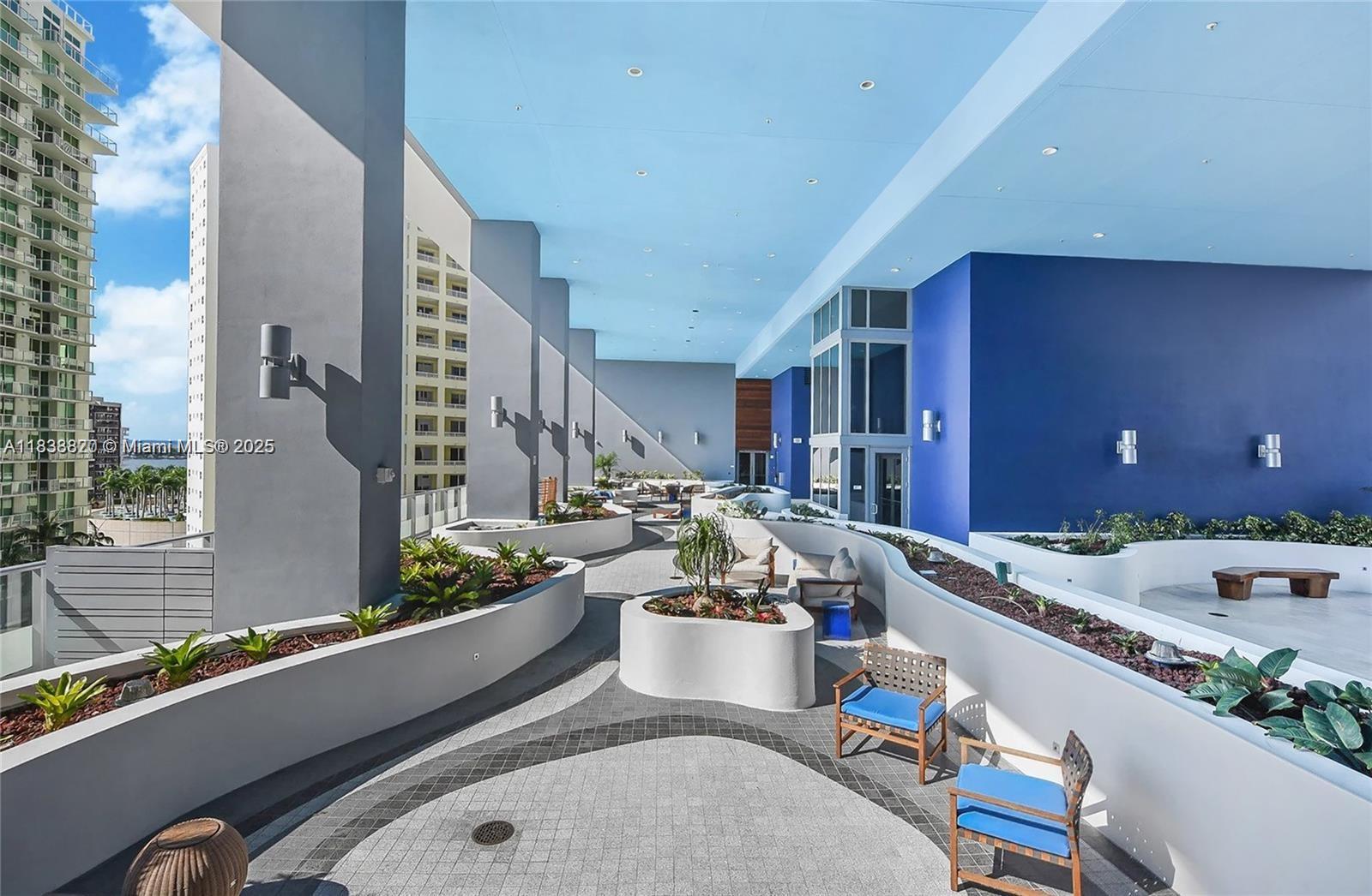 1300 Brickell Bay Drive, Unit 2813 Miami, FL 33131 - Photo 29 of 31