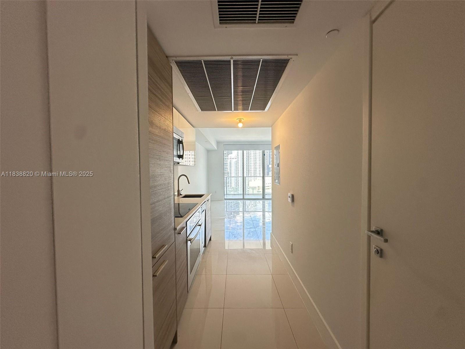 1300 Brickell Bay Drive, Unit 2813 Miami, FL 33131 - Photo 7 of 31