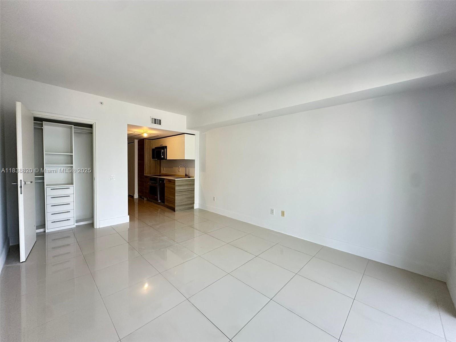 1300 Brickell Bay Drive, Unit 2813 Miami, FL 33131 - Photo 8 of 31