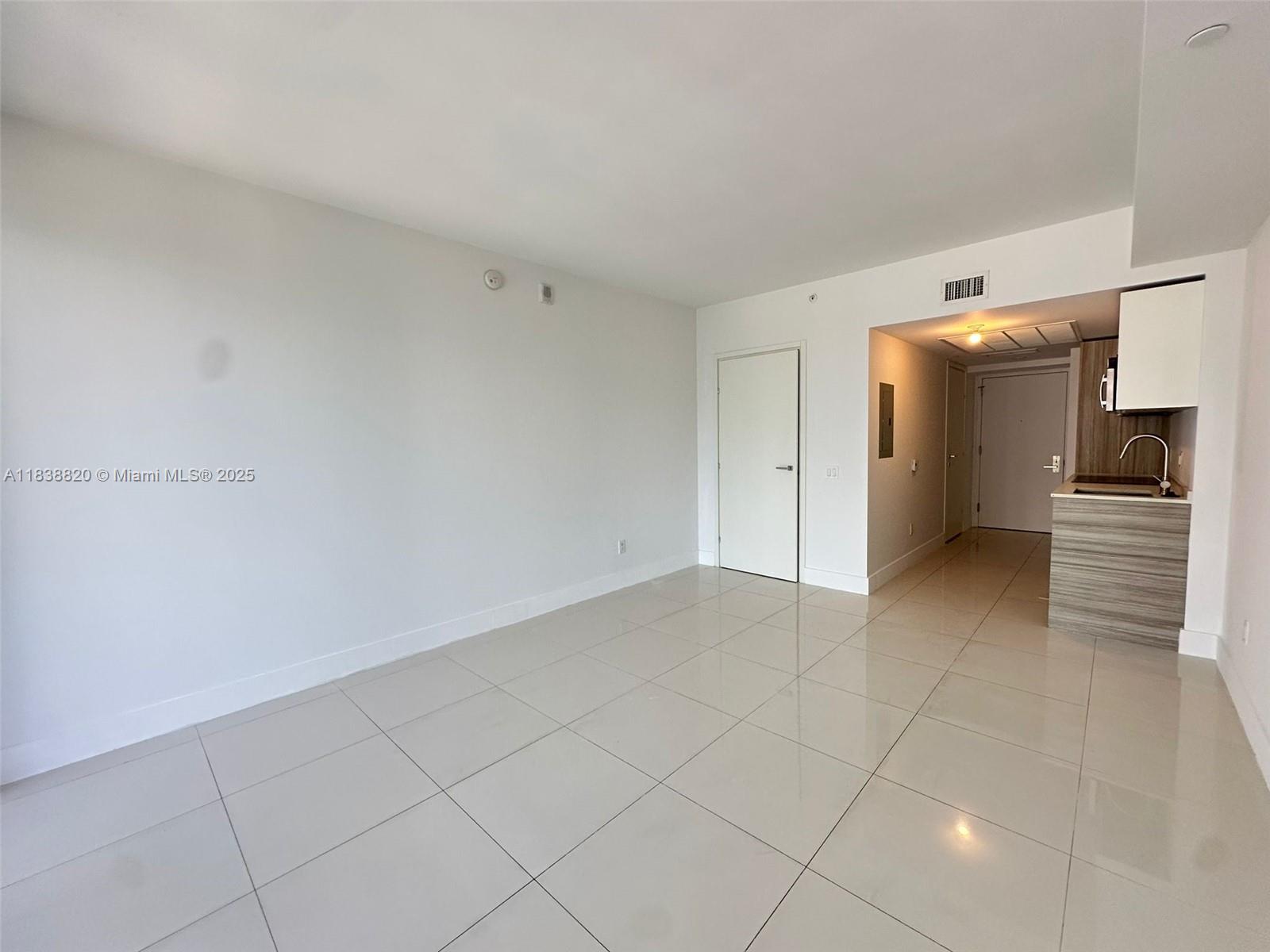 1300 Brickell Bay Drive, Unit 2813 Miami, FL 33131 - Photo 10 of 31
