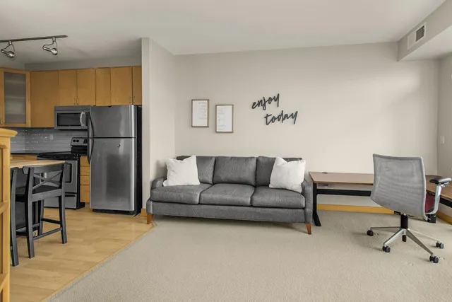 $235,000 | 2600 University Avenue Southeast, Unit 409, Minneapolis, MN 55414