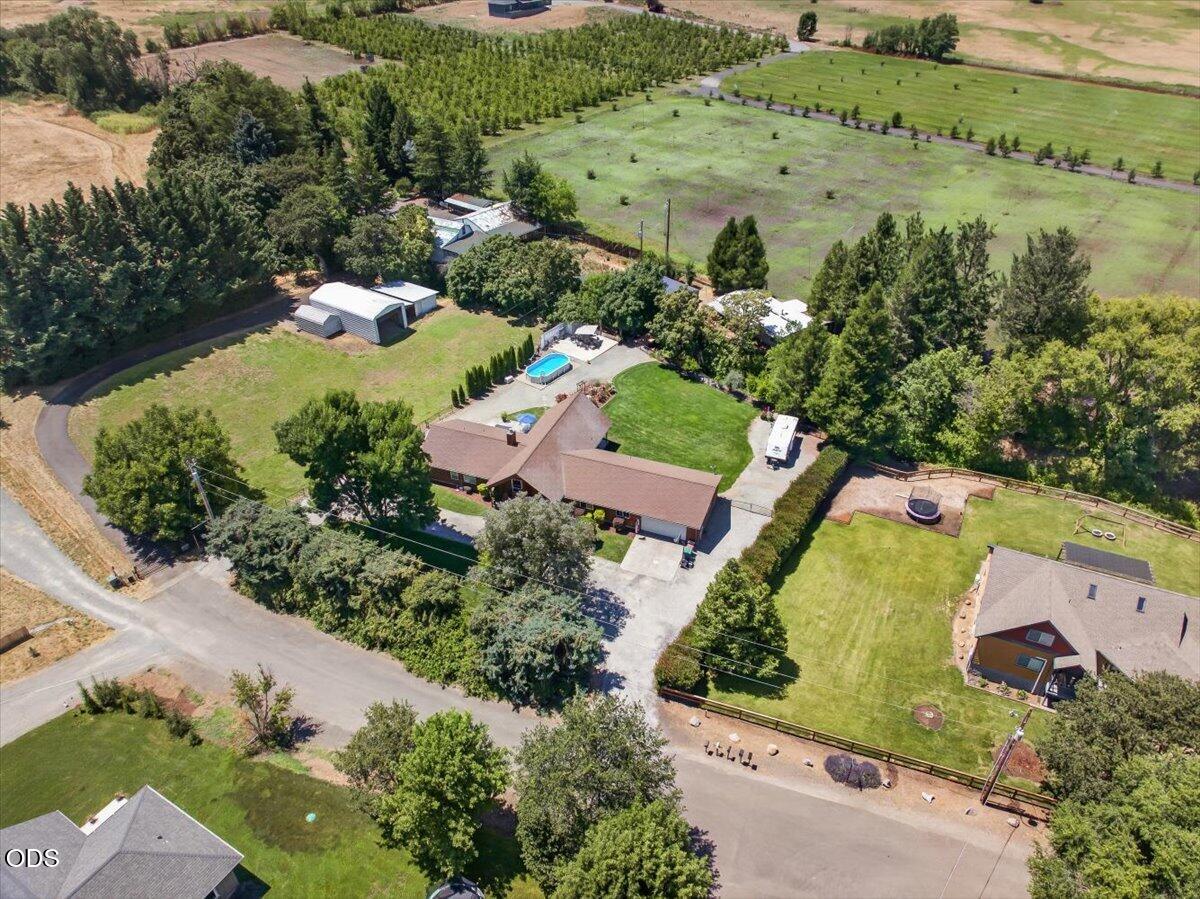 2240 Hull Road Medford, OR 97501 - Photo 47 of 49