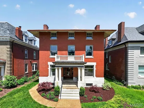 $899,900 | 5123 Westminster Place, St. Louis, MO 63108