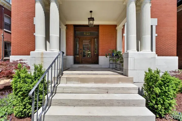 $899,900 | 5123 Westminster Place, St. Louis, MO 63108