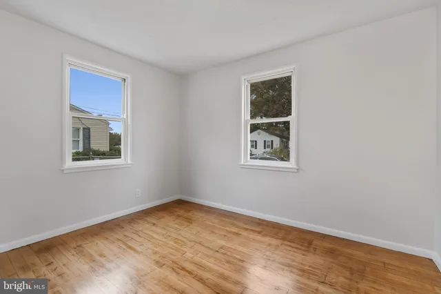 a view of empty room with window