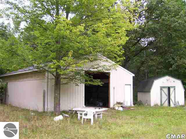 185 South Geneva Road Shepherd, MI 48883 - Photo 7 of 8 1769374-6.JPG
