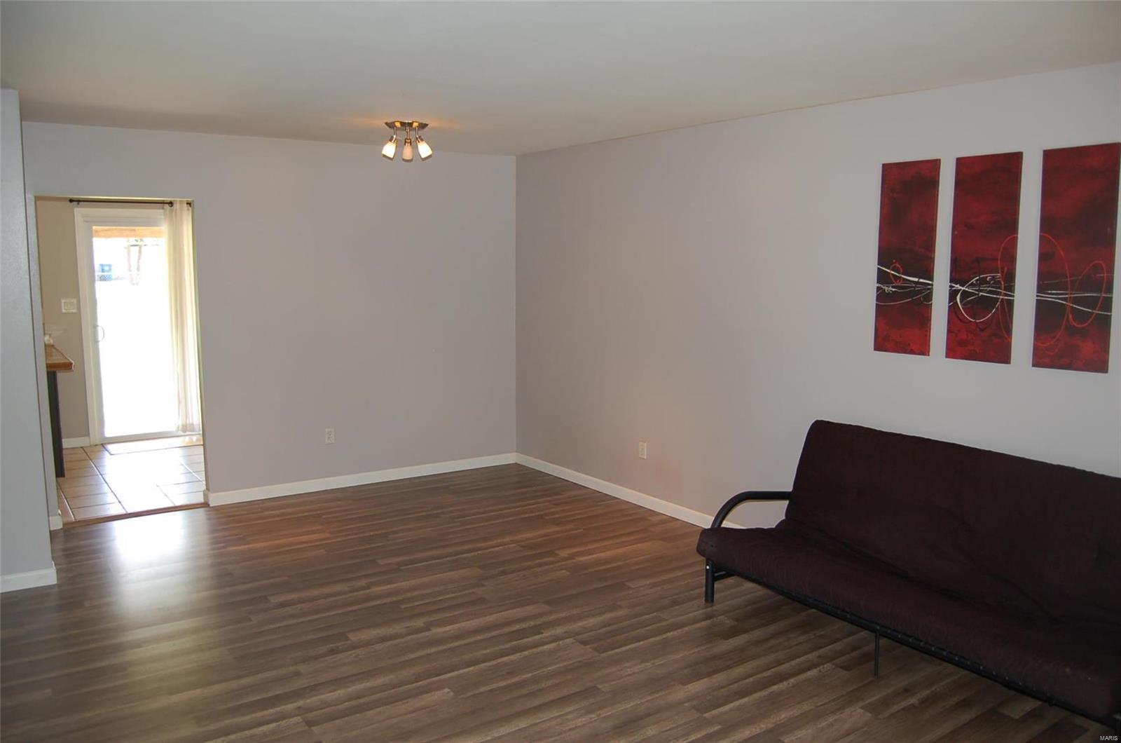 690 Walnut Point Court Ballwin, MO 63021 - Photo 3 of 30