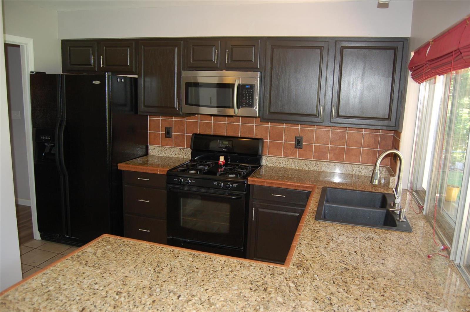 690 Walnut Point Court Ballwin, MO 63021 - Photo 8 of 30
