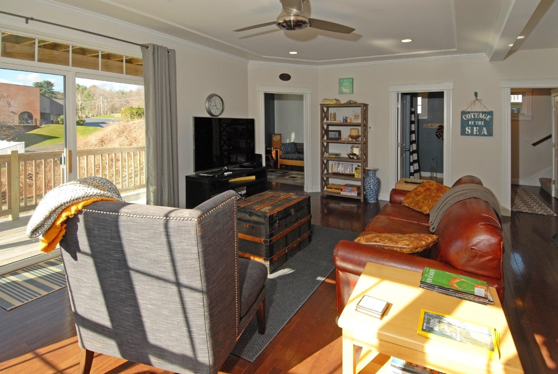 45 Post Road, Unit S1 Wells, ME 04090 - Photo 12 of 28 Living Room