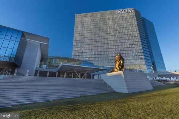 a view of front of house with a yard