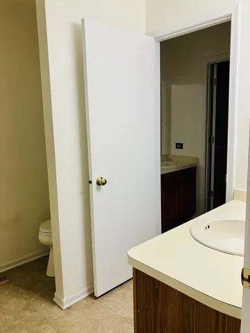 $2,250 | 3524 Willowview Court, Aurora, IL 60504